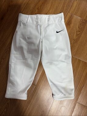 Nike Youth Medium knicker white  baseball pants in good condition